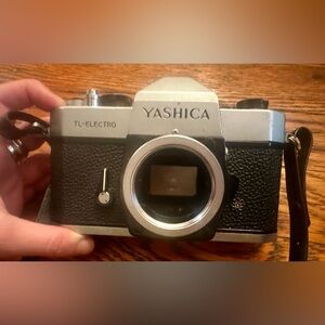 Vintage Yashica TL-Electro Black and Silver Camera body only for parts or repair